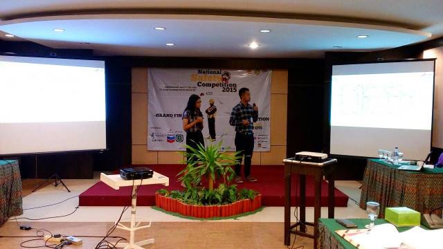 Dan ini dia suasana presentasi paper dari tim terakhir yaitu perwakilan UGM a.n Zulfikar Pengestu dan Perwitasari