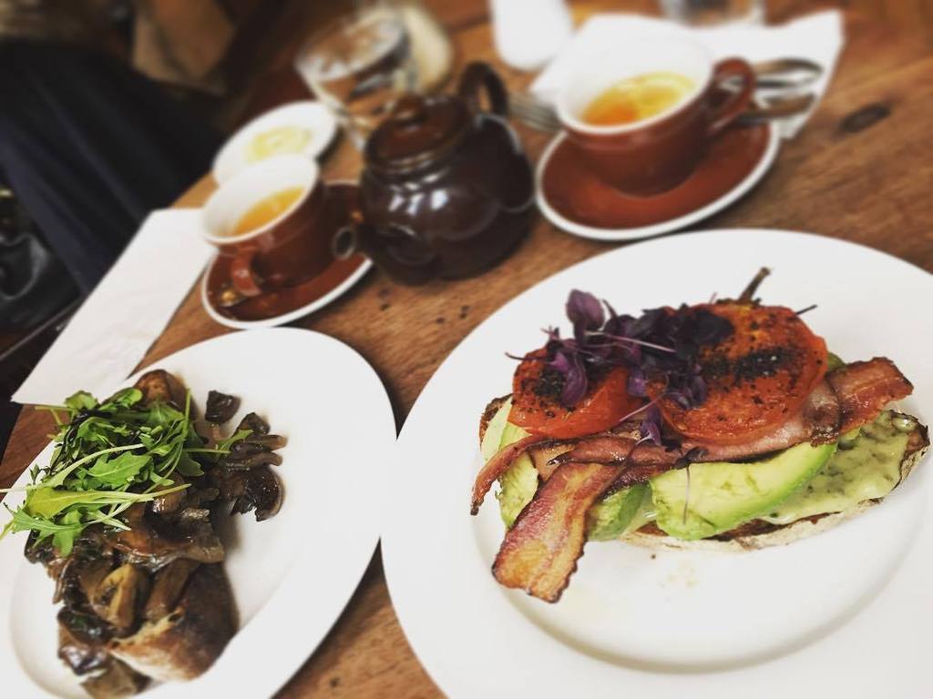 deepika_misra's tweet photo. Rainy Saturdays made better. #nottinghill #avocadolove #bacon #basilmayo #mushroomsontoast… https://t.co/z5KxjZD5vN https://t.co/GtGsmUPQsy
