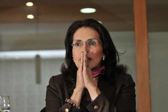 elespectador's tweet photo. Iglesias cristianas se suman a referendo de Viviane Morales contra adopción igualitaria.
https://t.co/uT1jIRhiky https://t.co/AXlUDd51qn