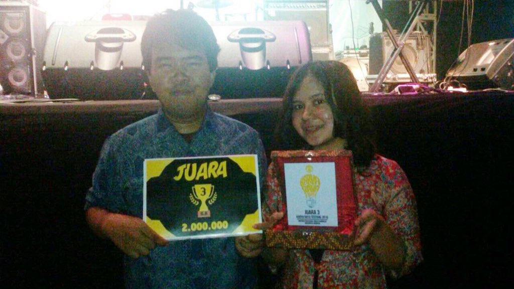 Selamat kepada <a href="/efriliawahyu/">Efrilia Wahyu</a> dan <a href="/revisiregar/">Revi siregar</a> sebagai juara 3 dalam ajang <a href="/KaryaRayaID/">Karya Raya 2015</a> di UI Depok