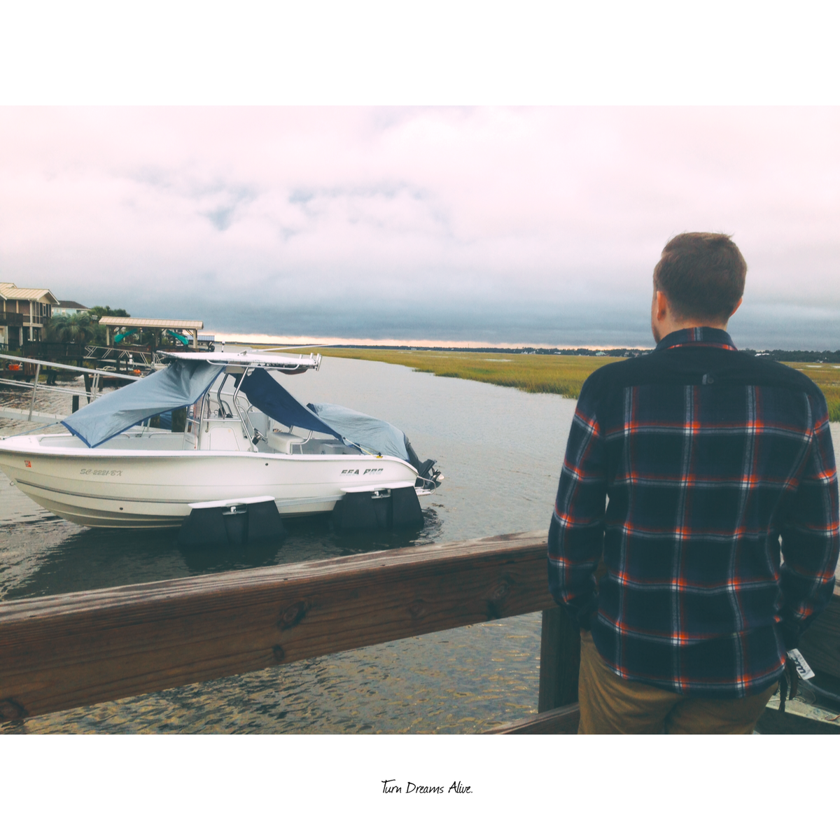 EarthTravelApp's tweet photo. #Flannel Season never gets old. #turndreamsalive https://t.co/F4jNXRgKu0