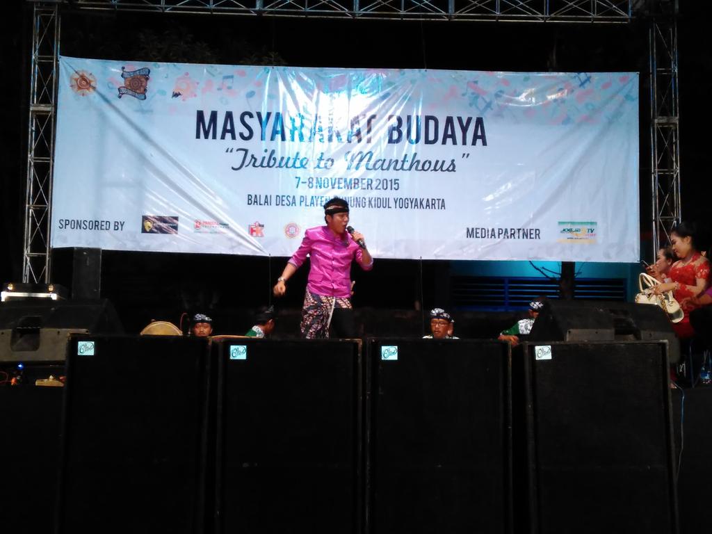 Belum selesai lhoh pentas campursarinya... kali ini giliran penampilan spesial dari Dimas Tedjo #masbud