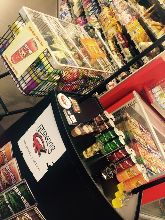 Bij aankoop van 2 blikjes Mad-Croc maak je kans op de inhoud van deze wagen twv € 100! 2/2 😁 #winnen #boodschappen