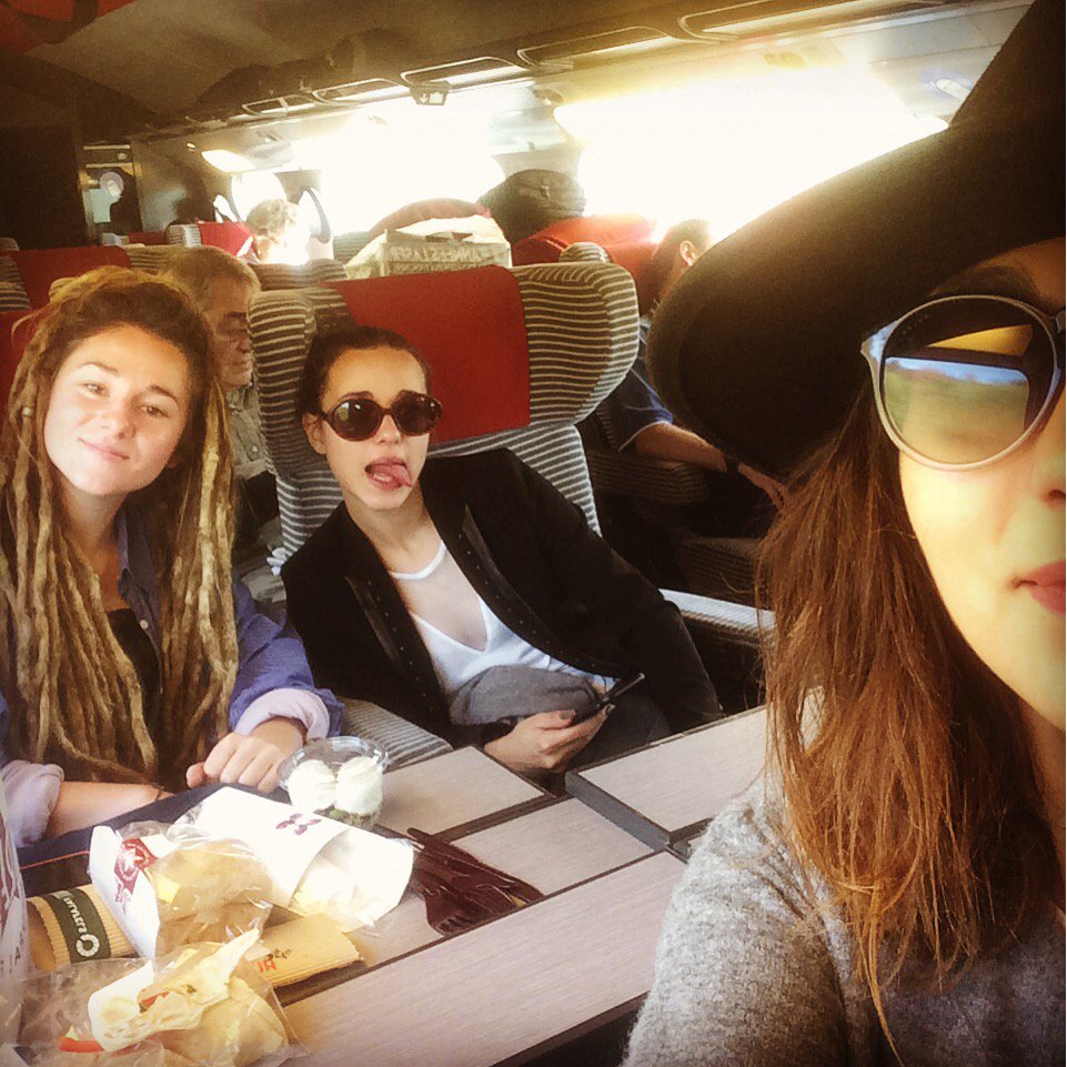 LucieElisaJulie's tweet photo. Direction Cannes !!! 🚆😂✌🏻️ @TEFABULEUX on arrive! #NMA2015 #LEJ #Cestnimp @NRJMusicAwards https://t.co/itT4QZZ7N2