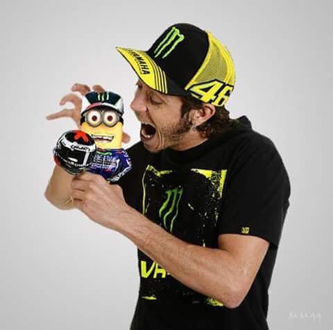 SLICKOU's tweet photo. #Lorenzo mignons ?!? #ValenciaGP #RossiVsLorenzo #TheGrandFinale #MotoGP https://t.co/7ysSznfMIc