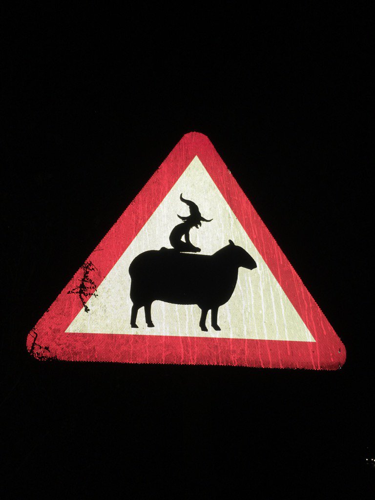 LynninColwall's tweet image. Seen at Wyche Cutting in the Malverns!
#pimpmyroadsign ;-)