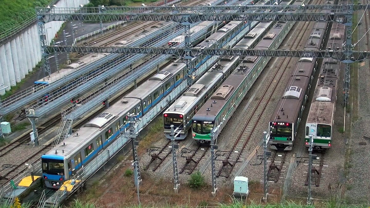 Karibajct Ar Twitter 小田急多摩線ではe233系の試運転が始まっているが 唐木田車両基地にも寄ってみた 4000形 3000形 系 E233系 6000系が集まる T Co 8ntl6rfie6