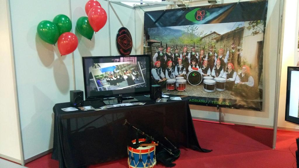 camindefierro's tweet photo. Nosotros ya lo tenemos todo listo. Podéis pasar a vernos hoy y mañana por @Feriasturias  #Detiqueta2015 https://t.co/yhfWHex5Vz
