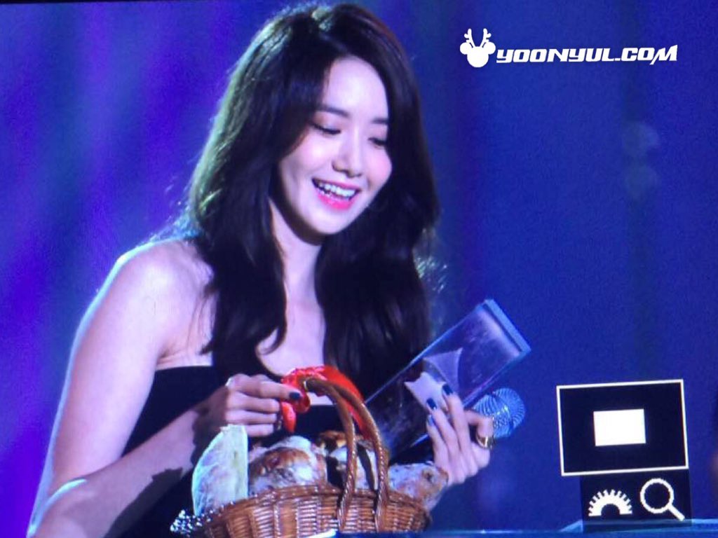 [PIC][07-11-2015]YoonA tham dự "2015 MelOn MUSIC AWARDS" + Giành “Top10ArtistsMMA2015” vào tối nay CTNM4X4UkAUvuDt