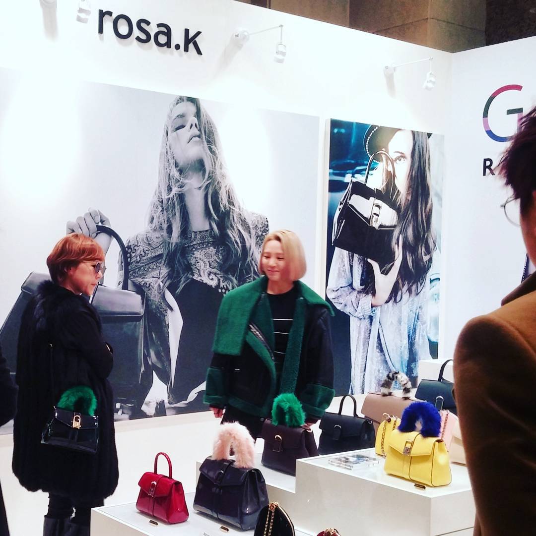 [PIC][07-11-2015]HyoYeon tham dự "Rosa.K Store Event" vào chiều nay CTNMmH3U8AAR058