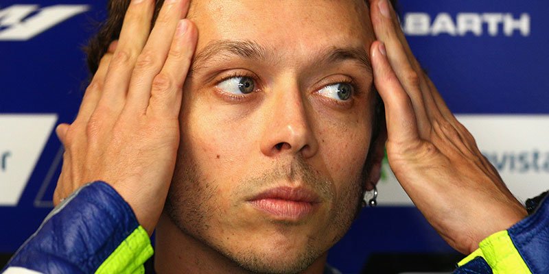 ilpost's tweet photo. Cosa deve fare domani Valentino Rossi per vincere il Mondiale di MotoGP?
https://t.co/Xt56IA13vY https://t.co/aWGy28gsLg