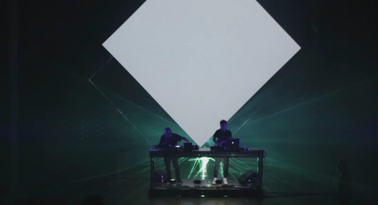 themessagemag's tweet photo. Amazing show by @robotkoch @ @dntweimar! https://t.co/y1fuzs7tpL @delhiadefrance @hmdmr_official #HYPERMOMENT https://t.co/FH54JAuY4B