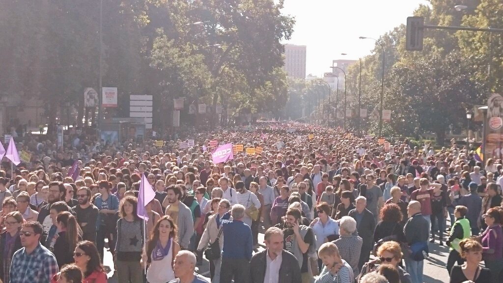 15MBcn_int's tweet image. Massive demo in #Madrid against the gender based violence 

#7nFeminista 
#YoVoy7N 
p/v @MadridSindical