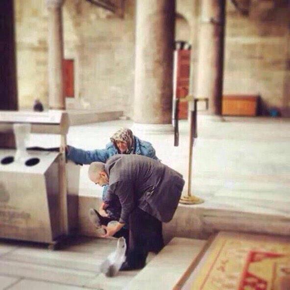 alimus299's tweet photo. غالباً الرجل والمرأة ..
يتقربان لبعضهما البعض في أول العمر وأخره !! https://t.co/gg9QGAxukh