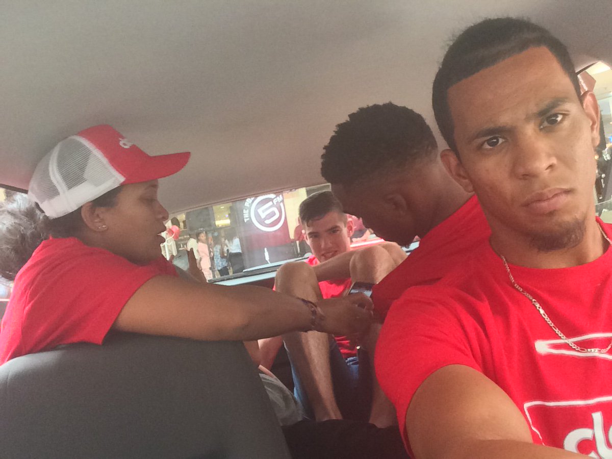 S_anda_P_anda's tweet photo. The heat is killing us #12hrsCloseup https://t.co/jzZAPaspNE