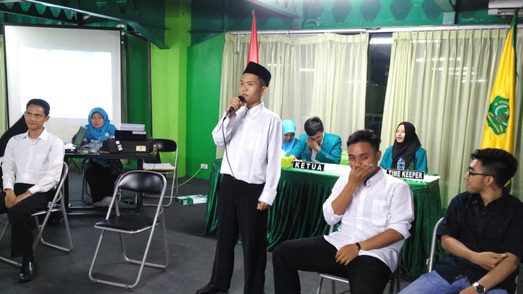 Pemaparan visi misi dari calon pertama ketua karim periode 2015/2016. <a href="/6ad194658a2e492/">Ardha Abdullah</a> dari angkatan 2014.. 👏👏👏