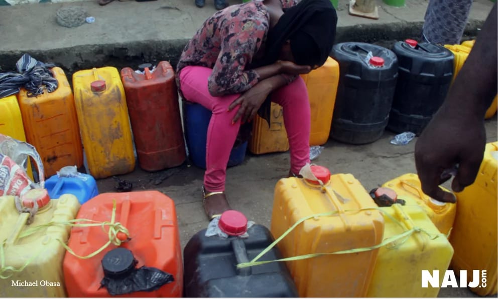 legitngnews's tweet image. Fraudsters Now Sell Water As Kerosene naij.com/630313-fraudst…