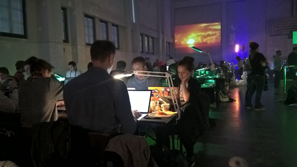arcticstartup's tweet photo. Can you feel the #atmosphere? #junction15 #makers #coders #slush #hackathon #aaltoes #nordicmade https://t.co/YI3LzOYF5B