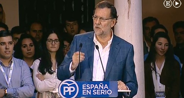 el_pais's tweet photo. DIRECTO https://t.co/hXKqAKP2IX Rajoy: "España es España desde hace muchos siglos, no se va a romper nada" https://t.co/x9W50KMG4N