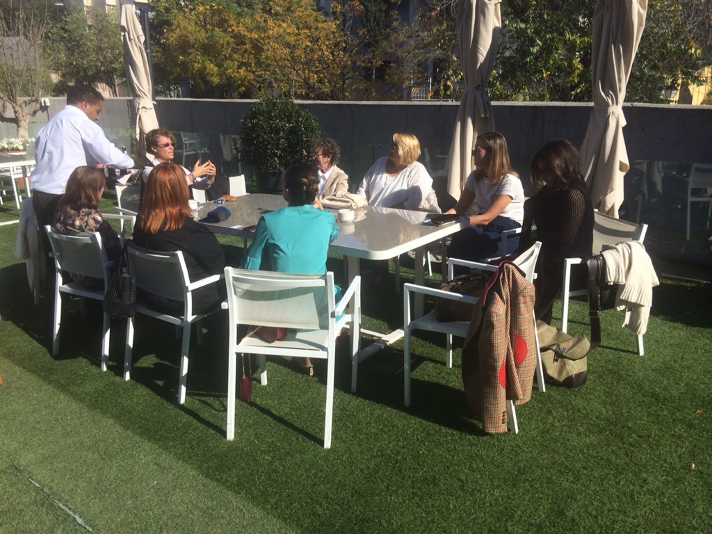 beatriz_recio's tweet photo. @womantalent #eventos sesión de networking posterior y muchas preguntas a María González https://t.co/rKvOQ5zMTP