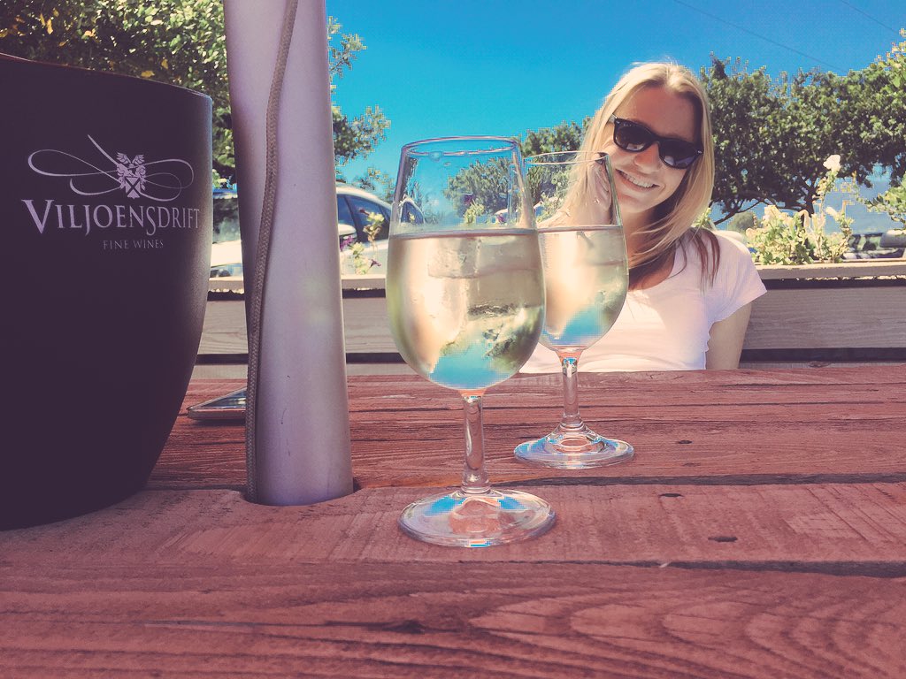 HELLOTHEREUHEY's tweet photo. @Viljoensdrift beautiful afternoon with @lauraslabber #relaxing #timeout #outofthehustleandbussel https://t.co/o8WbHg7eyo