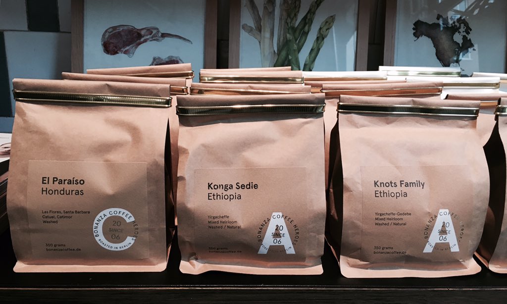 STORcafe's tweet photo. Popijamy sobotnią kawę i herbatę. Na brew-barze i na regale nowa Kolumbia z @bonanzacoffee ☕️☕️☕️ https://t.co/9NlBRLIndW