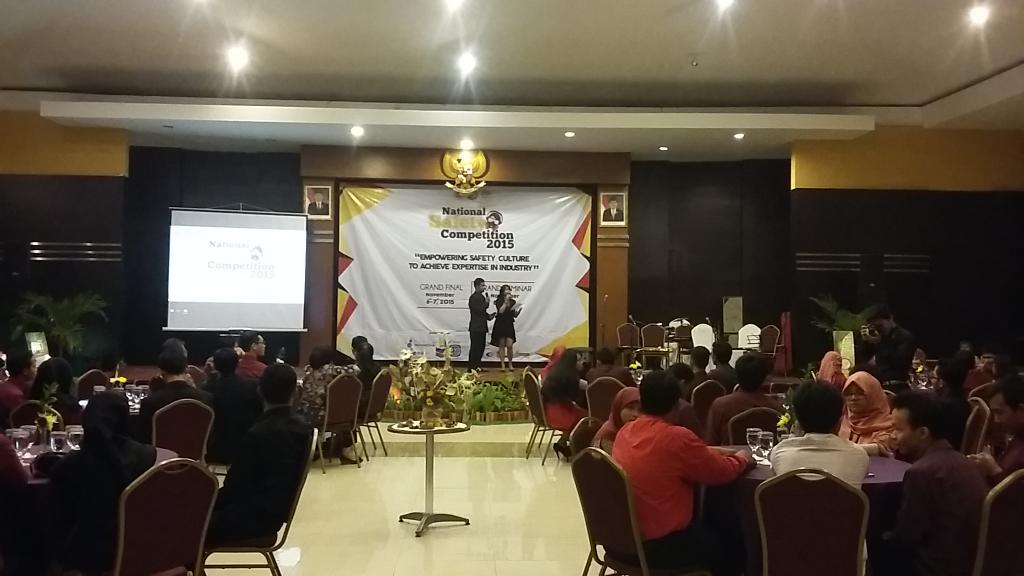 Suasana gala dinner National Safety Competition 2015 yang dihadiri pengurus jurusan Teknik Kimia UGM dan finalis