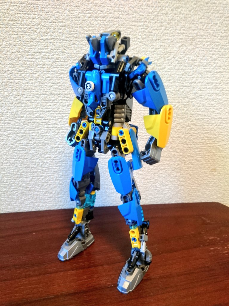 TNicle's tweet photo. 新作「HF・トルマリン」
完成しました!!
ヒロイックなロボをイメージして作りました https://t.co/XieNni6TM5