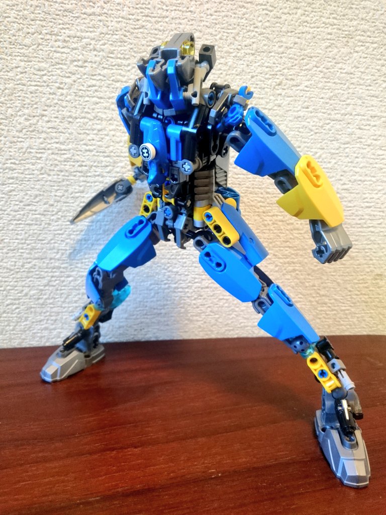 TNicle's tweet photo. 新作「HF・トルマリン」
完成しました!!
ヒロイックなロボをイメージして作りました https://t.co/XieNni6TM5