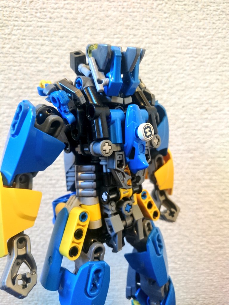 TNicle's tweet photo. 新作「HF・トルマリン」
完成しました!!
ヒロイックなロボをイメージして作りました https://t.co/XieNni6TM5