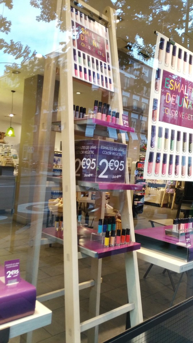 BellayBien's tweet photo. Adoro los #speakingcolors de @YvesRocherES y tú cuántas tienes??#nailfriday Ahora mismo voy a por los azules!!! https://t.co/0gMAHgNbyd