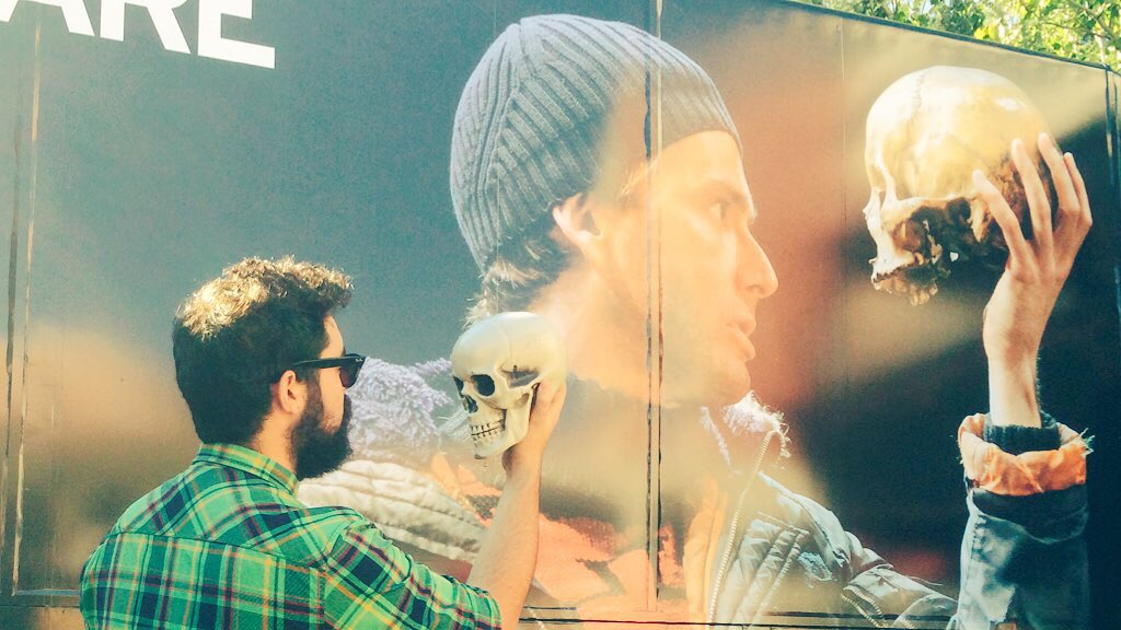 amigos, necesito un rt. el british council quiere hacerme un regalo. ¿me ayudáis? :) #shakespearebus