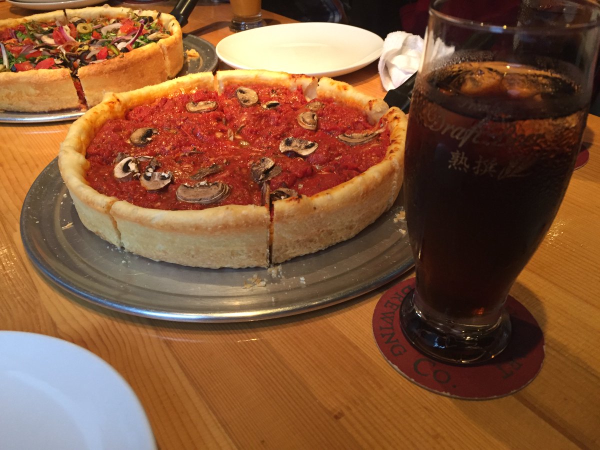 まぐろう Sur Twitter 東京神田のシカゴピザのお店 デビルズクラフト 行ってきました ボリュームのあるシカゴピザに10種類以上のクラフトビール 6人でお腹いっぱいピザ食べても1人3000円ちょっとと味 お値段とも大満足でした T Co Yuaobdcice