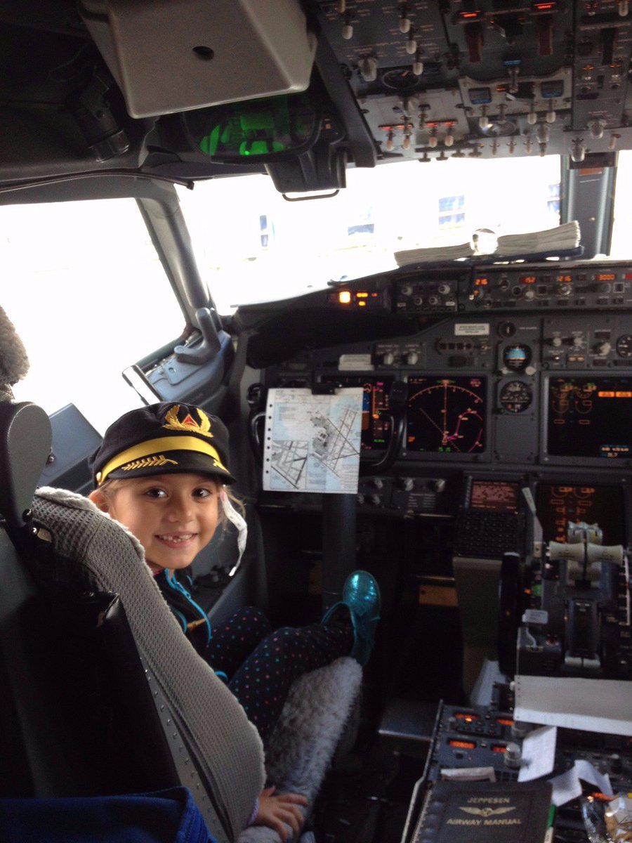 JennieBeth74's tweet photo. Never underestimate the power of a girl with a goal. #womeninflight #avgeek #girlhero #kidswithgoals https://t.co/E84FCiC0Z7