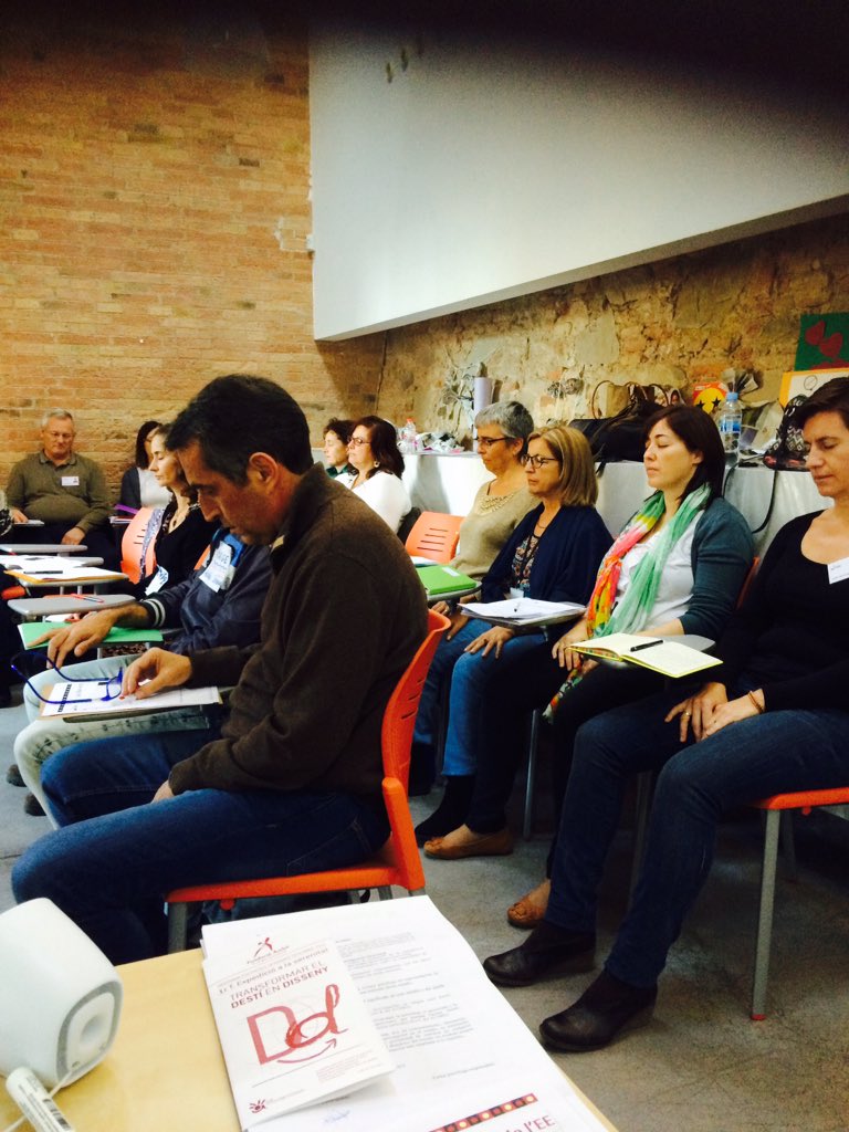 EcoEmocional's tweet photo. Avui 3 sessió Màster #EcologiaEmocional! Gràcies per la confiança! https://t.co/DfPabcvXTN