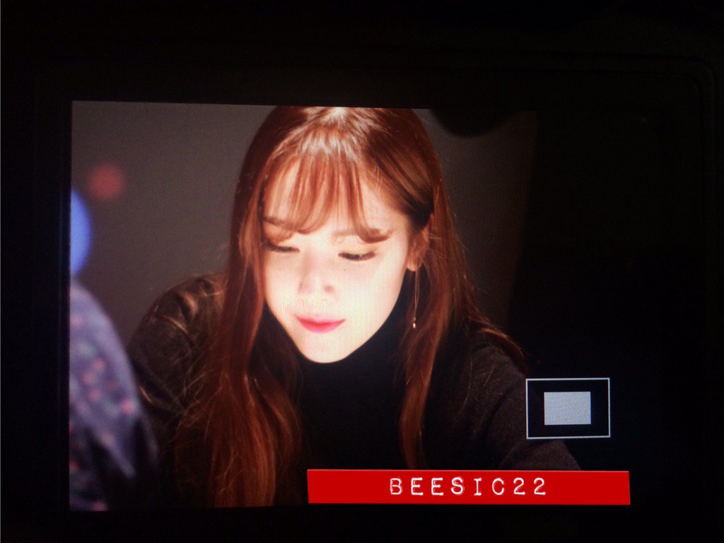 [PIC][07-11-2015]Jessica tham dự buổi Fansign cho dòng mỹ phẩm "J.ESTINA RED" tại "Myeongdong Lotte Cinema" vào chiều nay - Page 4 CTNk6B_UwAAJHzT