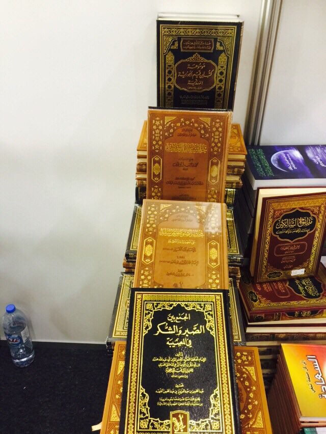 DrDaghashAlajmi's tweet photo. تباع كتبي في #معرض_الشارقة_الدولي_للكتاب في 
مكتبة ابن كثير E9
ومنها :
مختصر الصواعق
وحاشية كتاب التوحيد https://t.co/XoYQjeLuTY