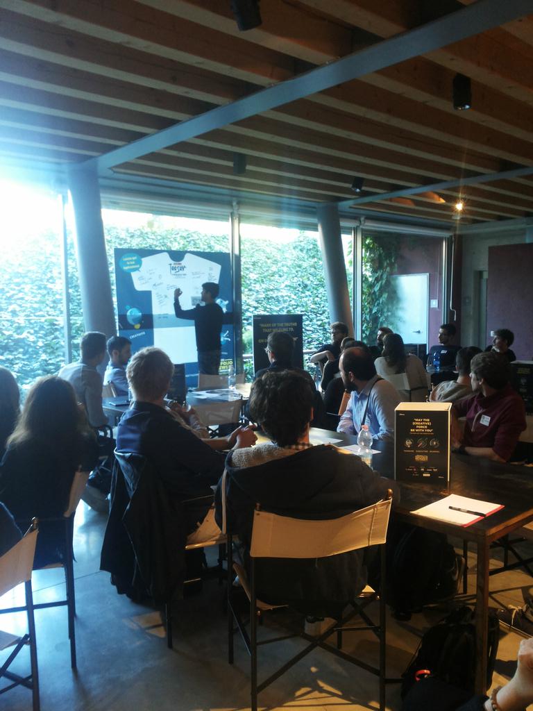 Il brainstorming con <a href="/teeser_app/">Teeser</a> #behancereviews <a href="/BeReviewsNE/">Behance Reviews NE</a> @behandove sta la forza dei creativi