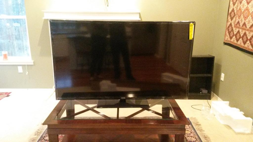 mrstuffrandom's tweet image. Got a new tv!  #tv #samsung