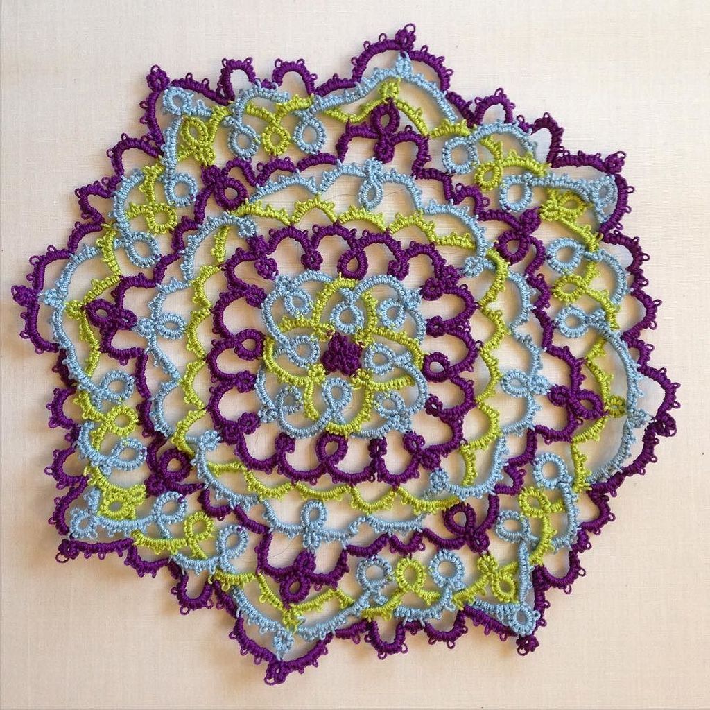 kersti's tweet photo. Finished bar the blocking - Katja says this one looks like fireworks #tattinglace #craftree https://t.co/sgrYS6qwiN