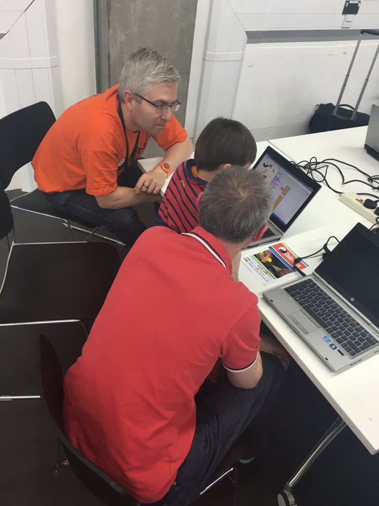 MkThingsDoStuff's tweet image. Start &apos;em young! So exciting to see so many amazing @CoderDojoEW volunteers teaching code in room 211 #MozFest2015