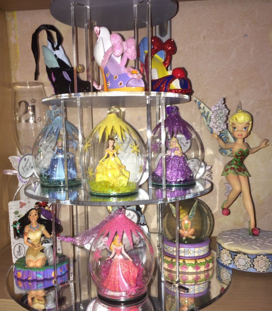 Legally_Leah's tweet image. My Disney displays are coming along with help from @Classikool #disney #disneydisplays #tinkerbell #disneyprincess