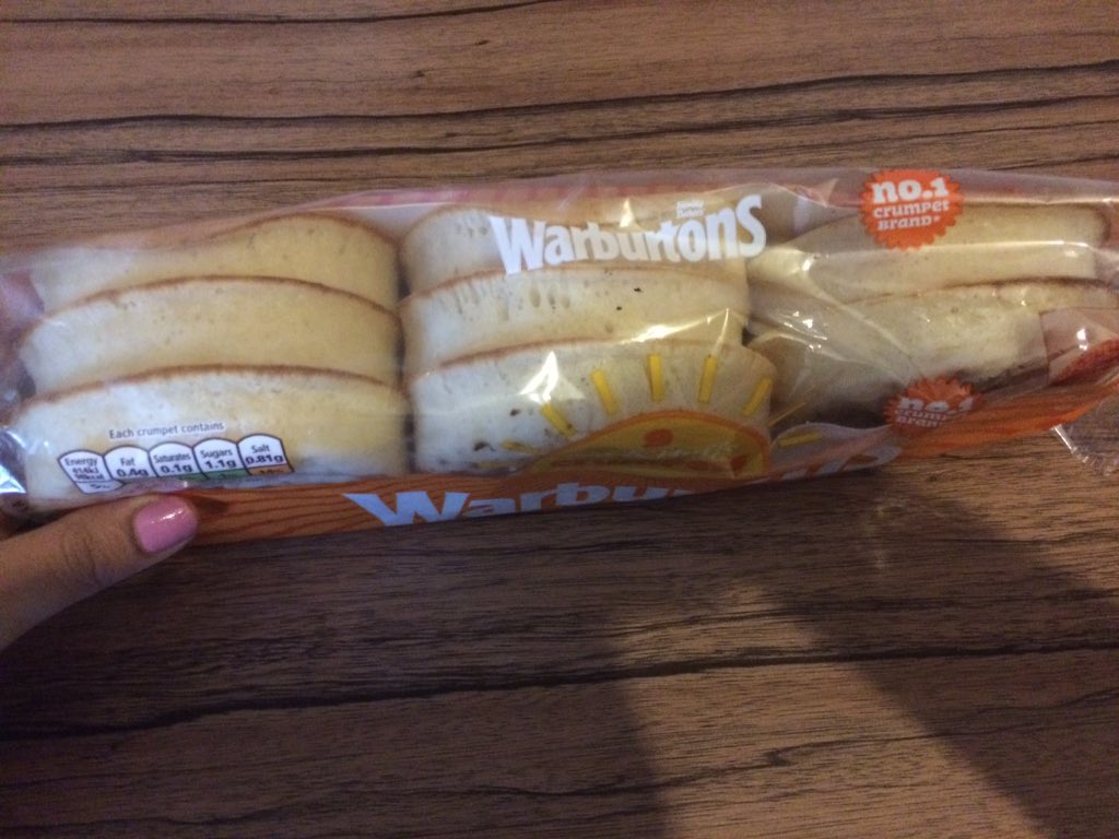 Baljit94's tweet photo. A pack that's not even open with only 8 crumpets in it π³ #PackingError @Warburtons https://t.co/UtBL7vyEV6