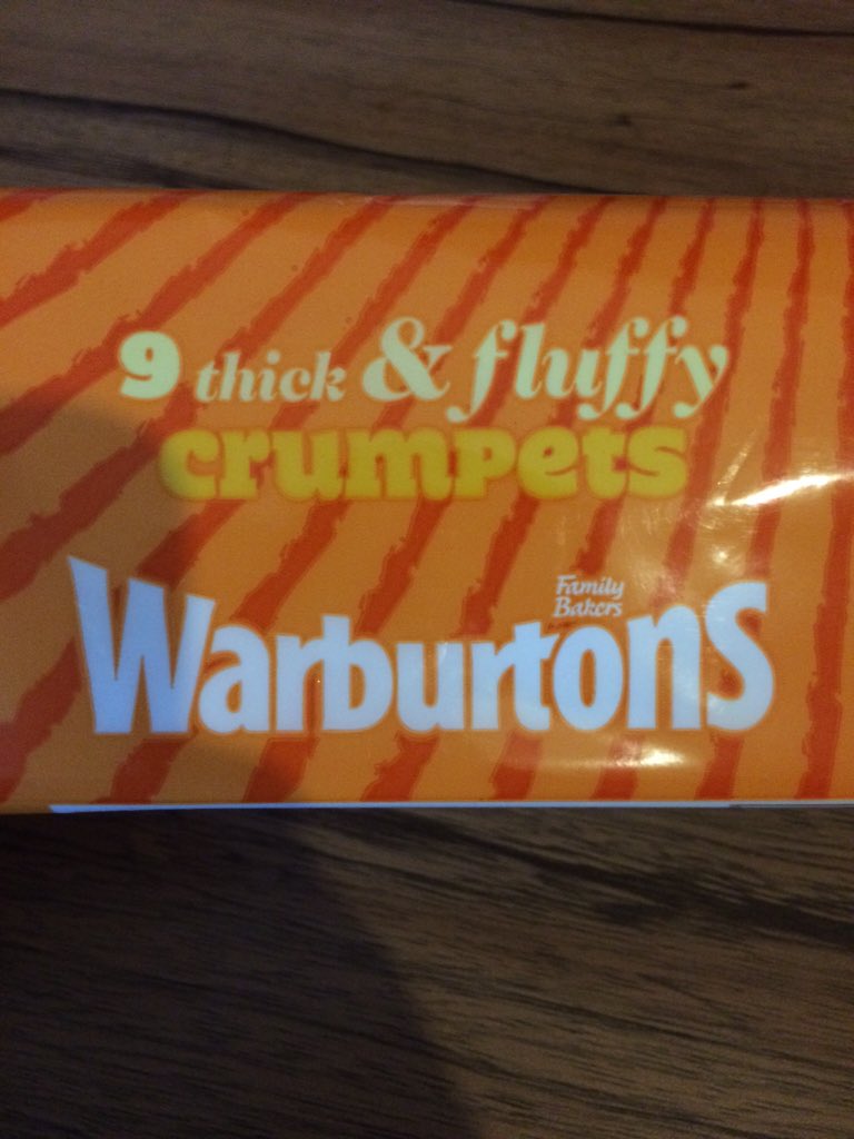 Baljit94's tweet photo. A pack that's not even open with only 8 crumpets in it π³ #PackingError @Warburtons https://t.co/UtBL7vyEV6