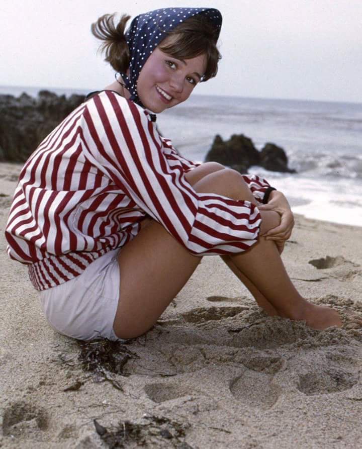 Happy Birthday to Sally Field,who turns 69 today. 