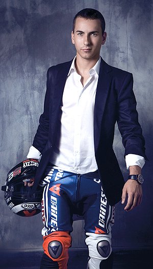 FranLara__'s tweet photo. Criticado por quererse como protagonista de su propia vida, idolatrado por lo mismo .. el próximo Campeón de @MotoGP https://t.co/EYUIZTh2NN