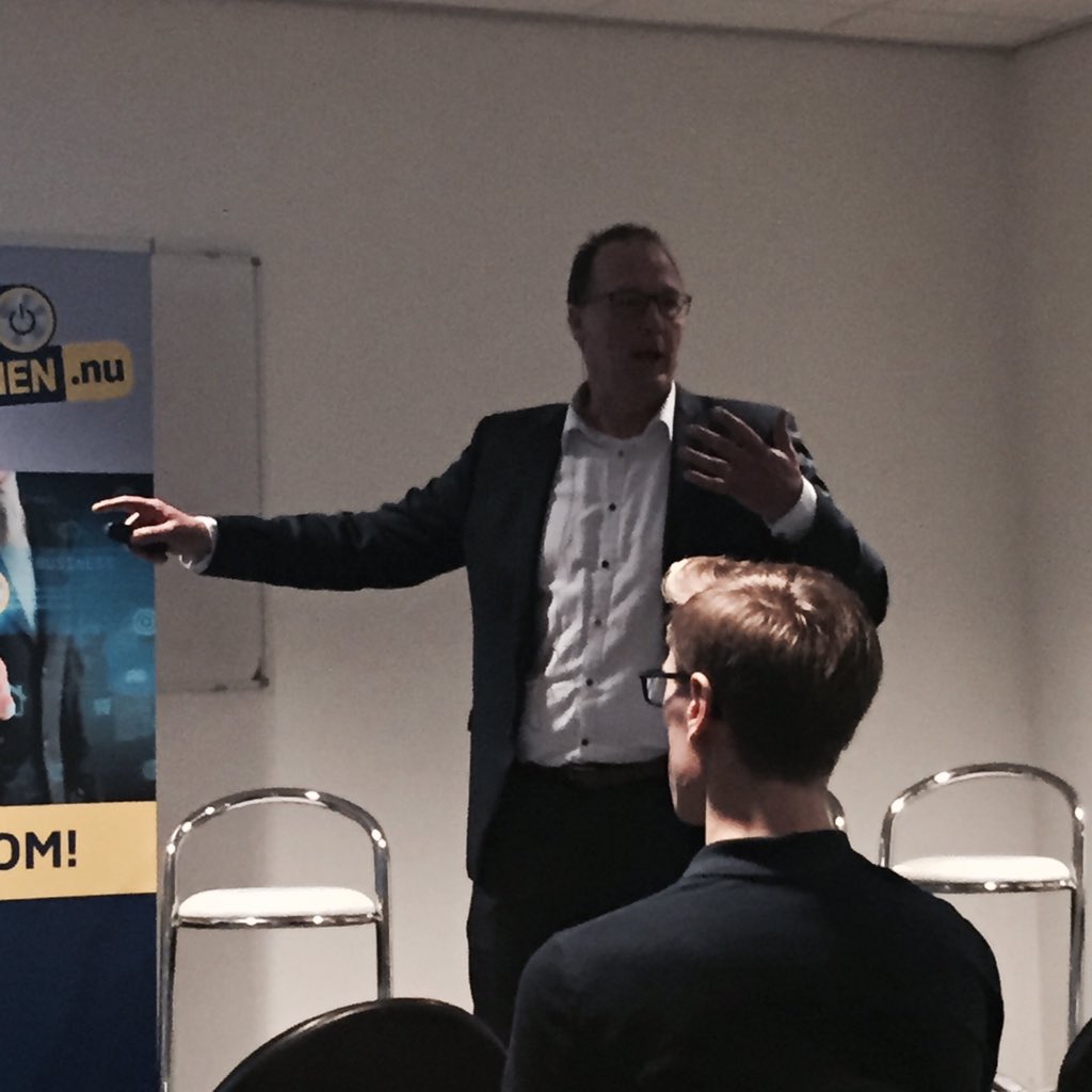 startnumet's tweet image. Big data is echt BIG! 1 minuut upload wereldwijd kost 1 persoon vijf jaar kijken. Aldus Frans Feldberg.