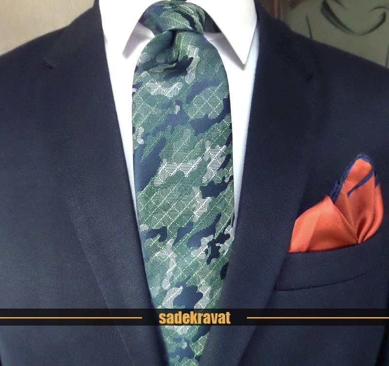 Yeşil Lacivert Özel Kamuflaj Desenli Kravat 6093 
sadekravat.com/yesil-lacivert…… 
İpek Mendil M149 sadekravat.com/ipek-mendil-m1…