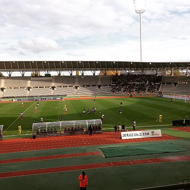 lefivefc's tweet photo. LE FIVE FC est présent au stade charlety pour le derby francilien du Paris FC face au @RedStarFC ! #derby #lefivefc https://t.co/hCxCGmjuIB