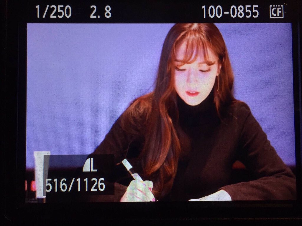[PIC][07-11-2015]Jessica tham dự buổi Fansign cho dòng mỹ phẩm "J.ESTINA RED" tại "Myeongdong Lotte Cinema" vào chiều nay - Page 2 CTNxOL1UYAA5Fzt